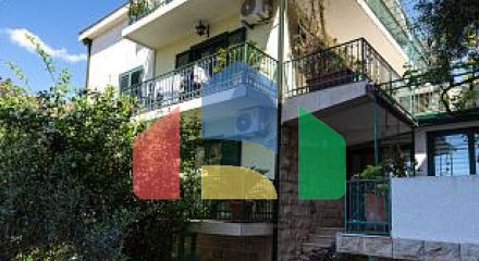 Просторный дом в Будве