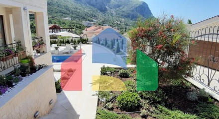 Villa with pool in Blizikuce