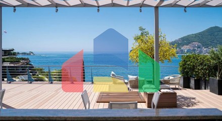 Penthouse in a premium complex with panoramic sea views