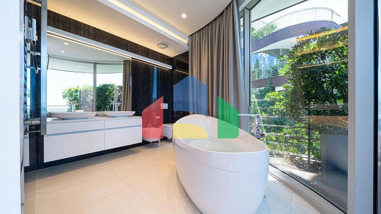 Пентхаус в премиальном комплексе с панорамным видом на море