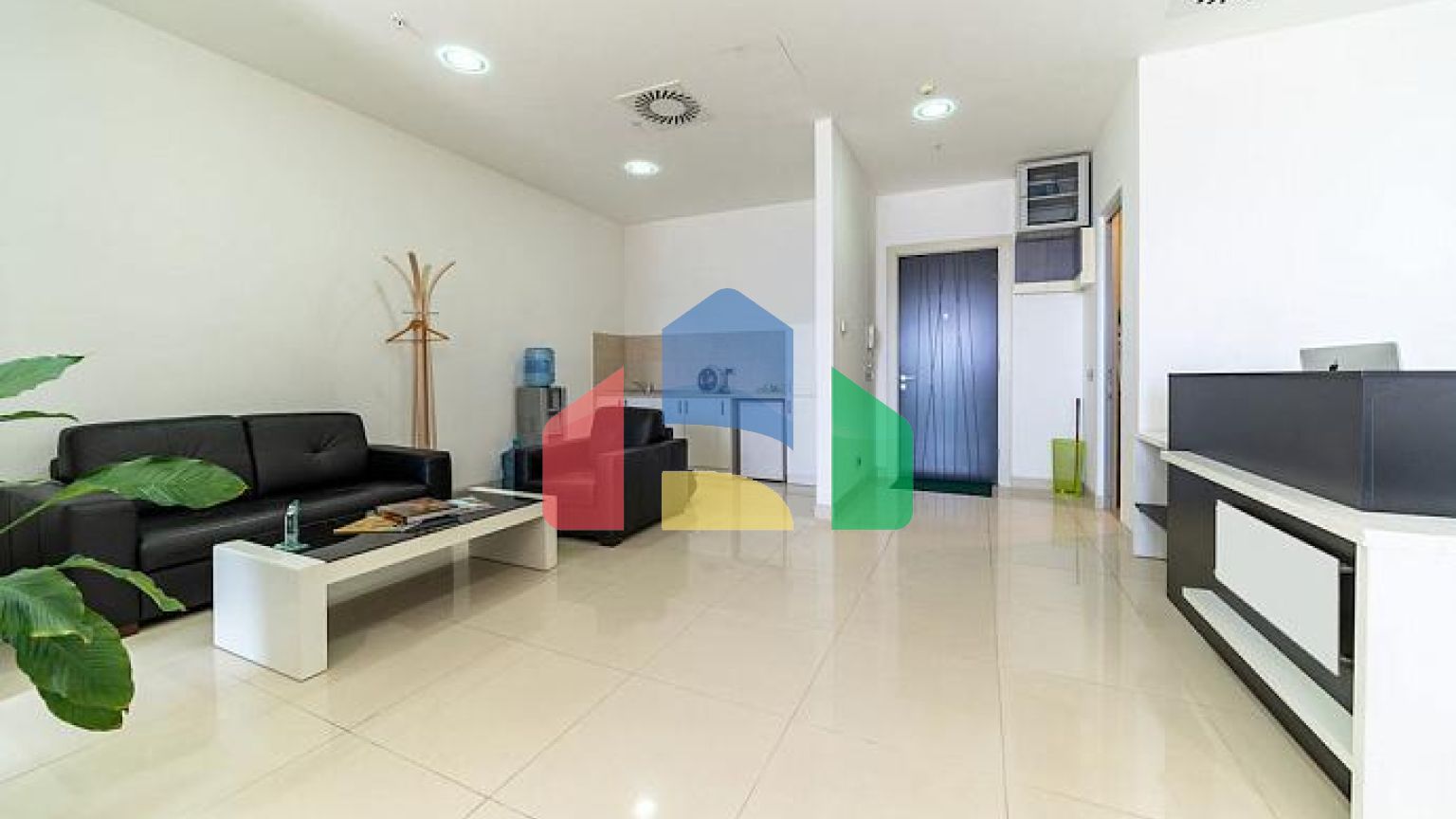 Современное офисное помещение в TQ Plaza Budva с видом на море