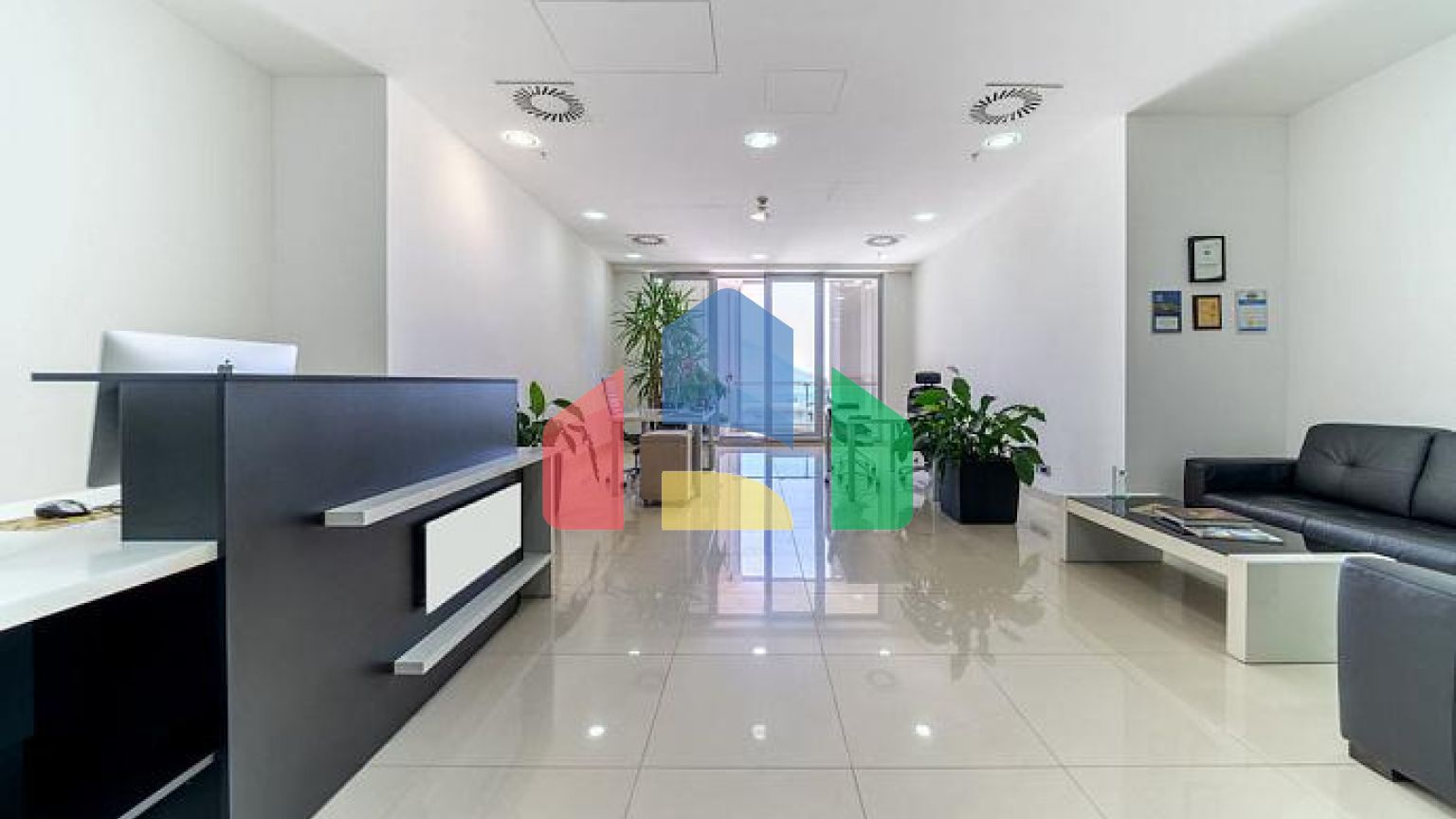 Современное офисное помещение в TQ Plaza Budva с видом на море