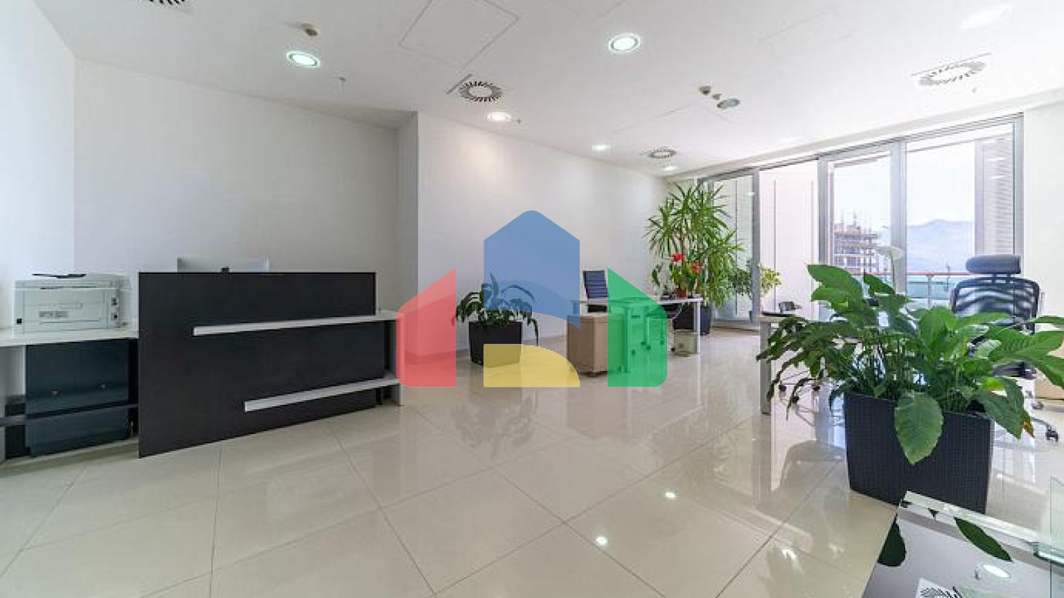 Современное офисное помещение в TQ Plaza Budva с видом на море