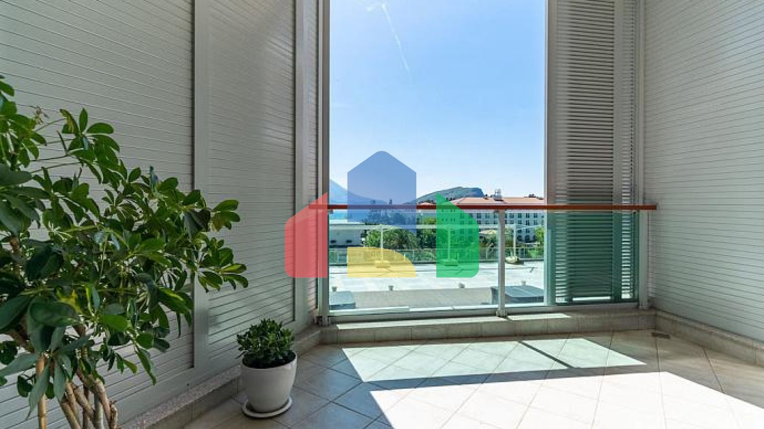 Современное офисное помещение в TQ Plaza Budva с видом на море