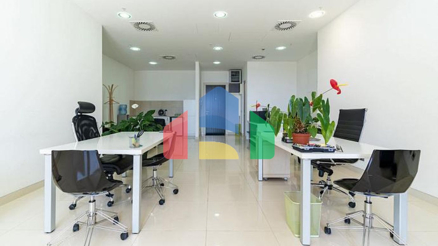 Современное офисное помещение в TQ Plaza Budva с видом на море