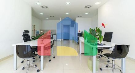 Современное офисное помещение в TQ Plaza Budva с видом на море Современное офисное помещение в TQ Plaza Budva с видом на море