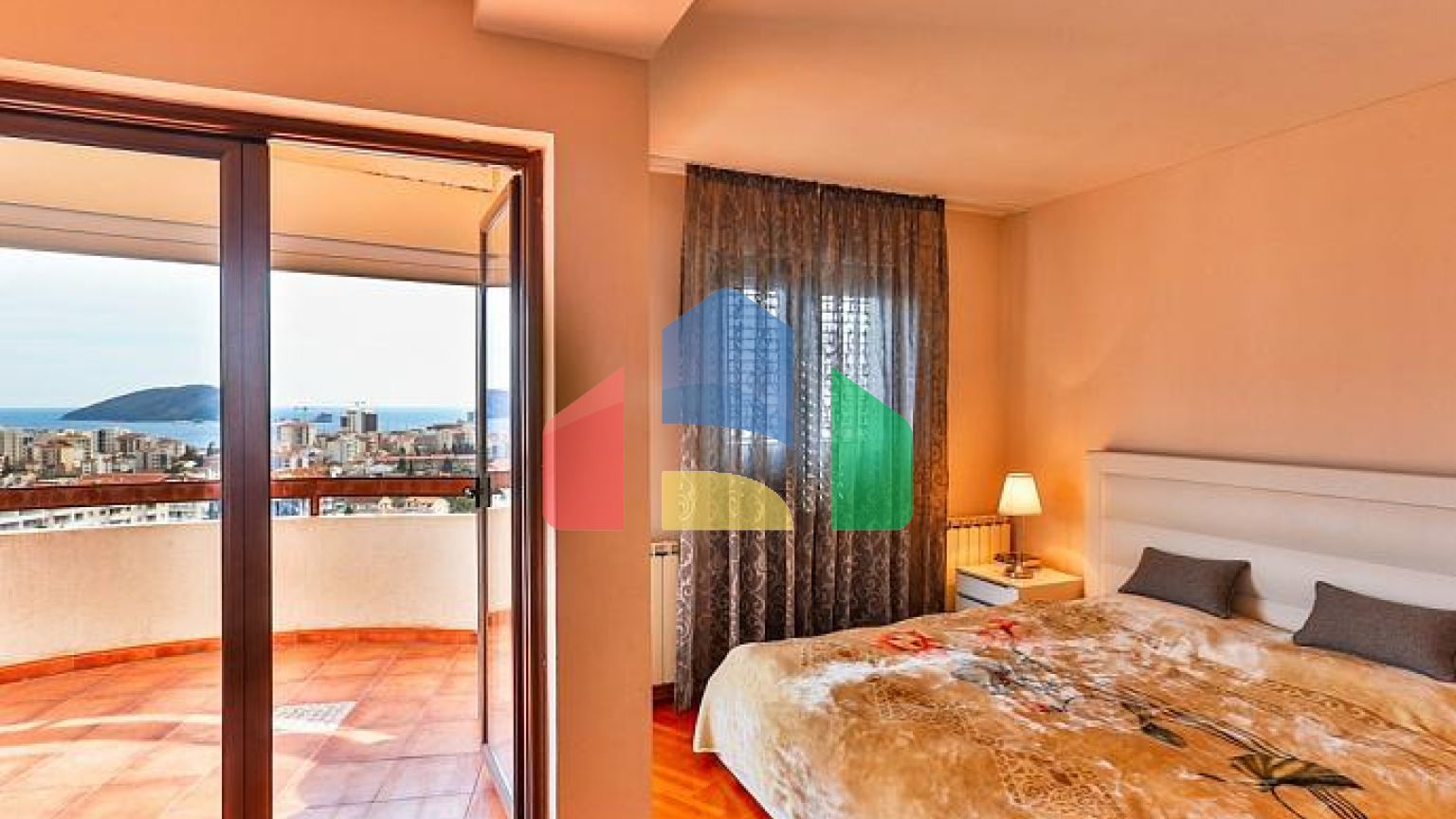 Роскошная квартира-дюплекс в Будве