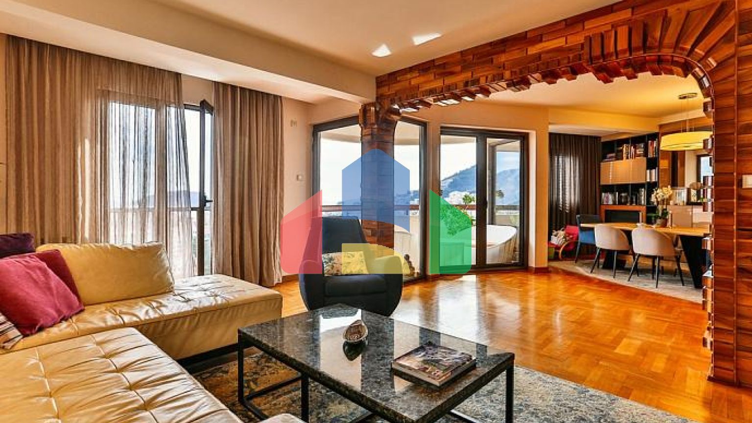 Роскошная квартира-дюплекс в Будве