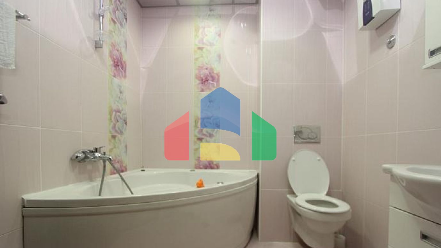 Просторная квартира в центре Будвы