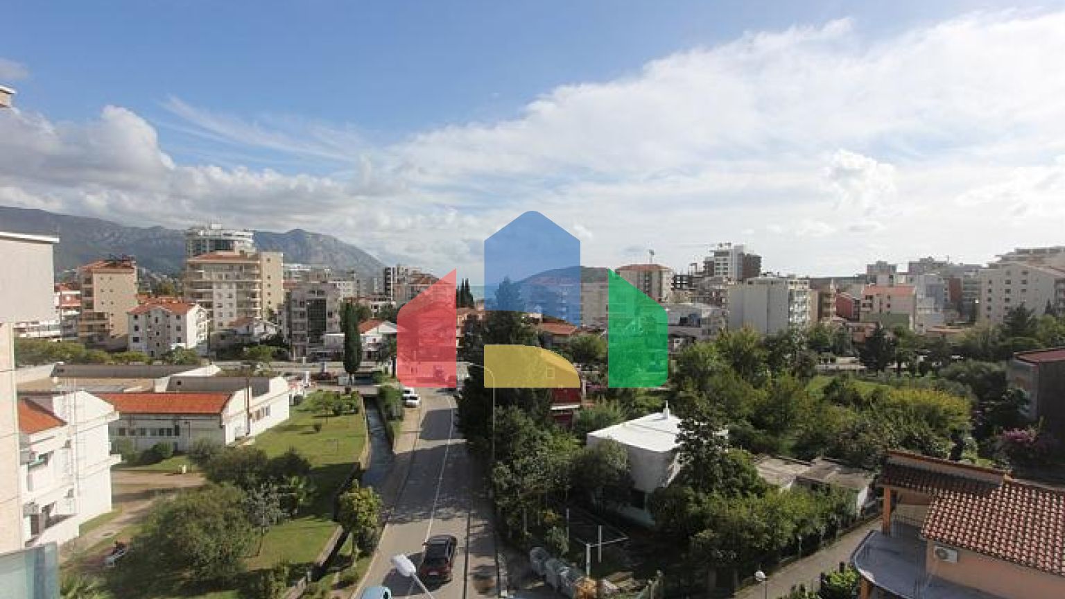 Просторная квартира в центре Будвы