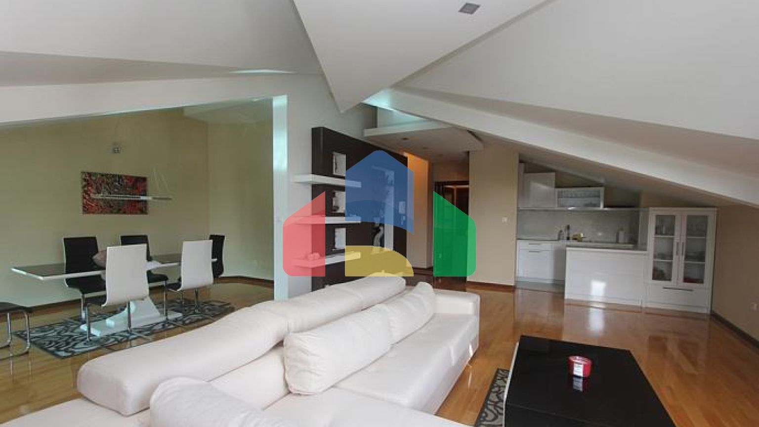 Просторная квартира в центре Будвы