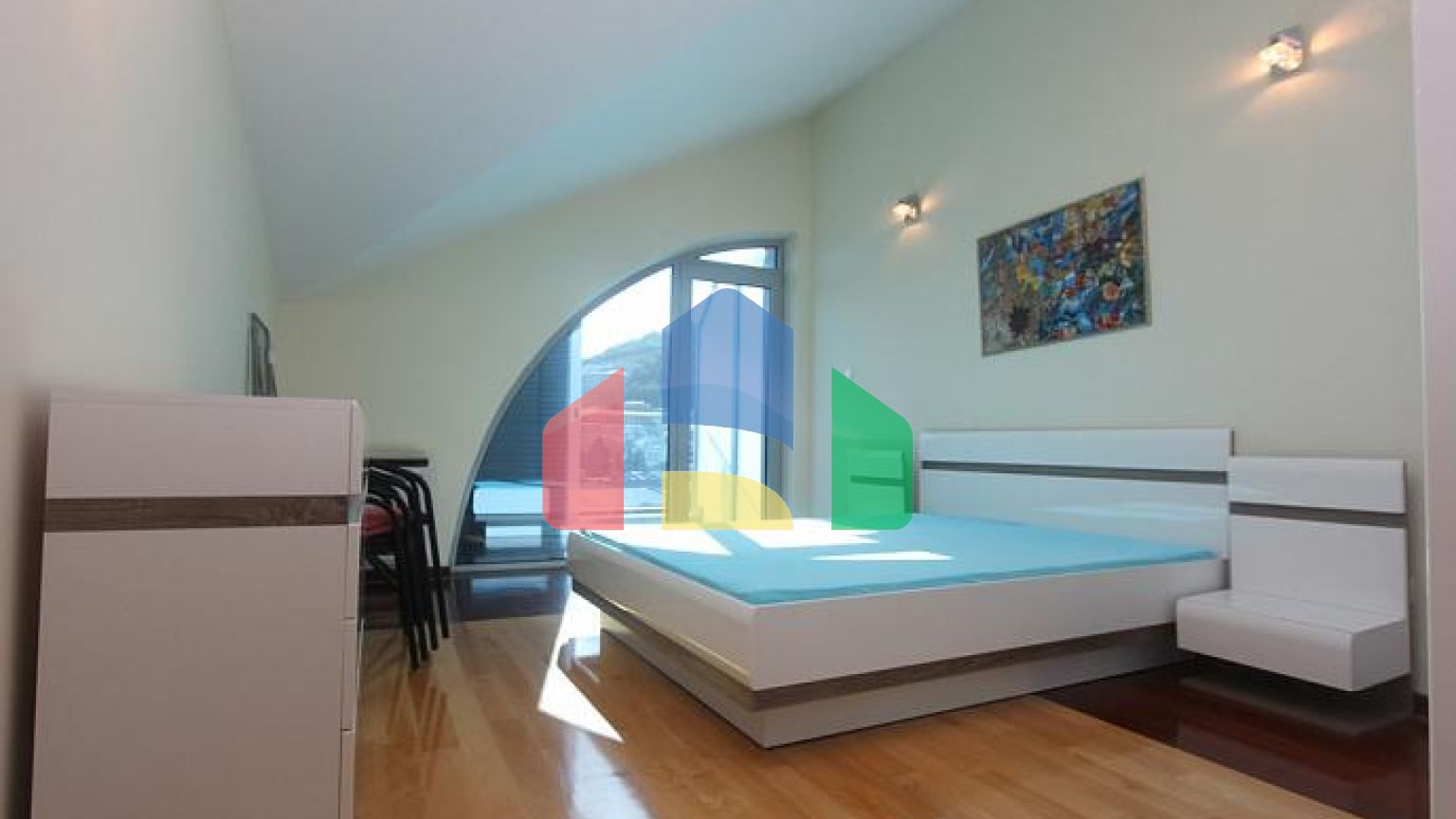 Просторная квартира в центре Будвы