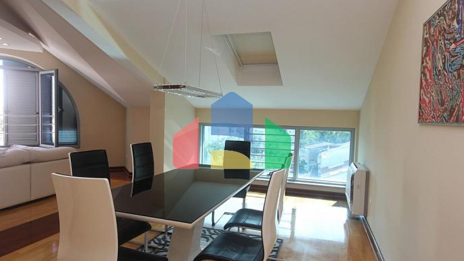 Просторная квартира в центре Будвы