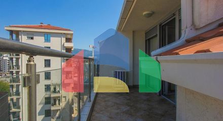 На продажу просторная квартира в Будве с видом на город