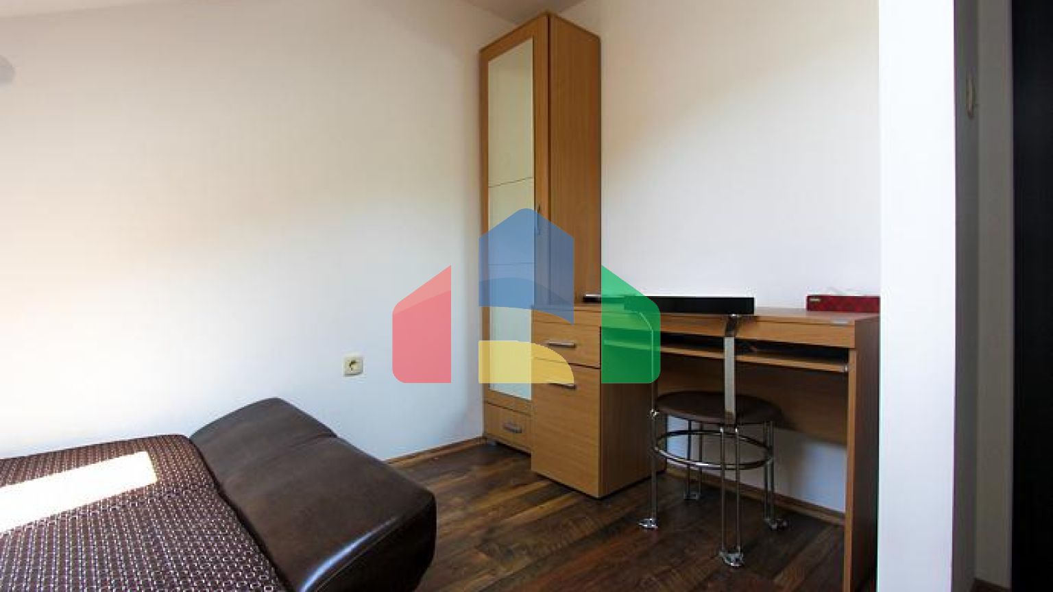 На продажу просторная квартира в Будве с видом на город