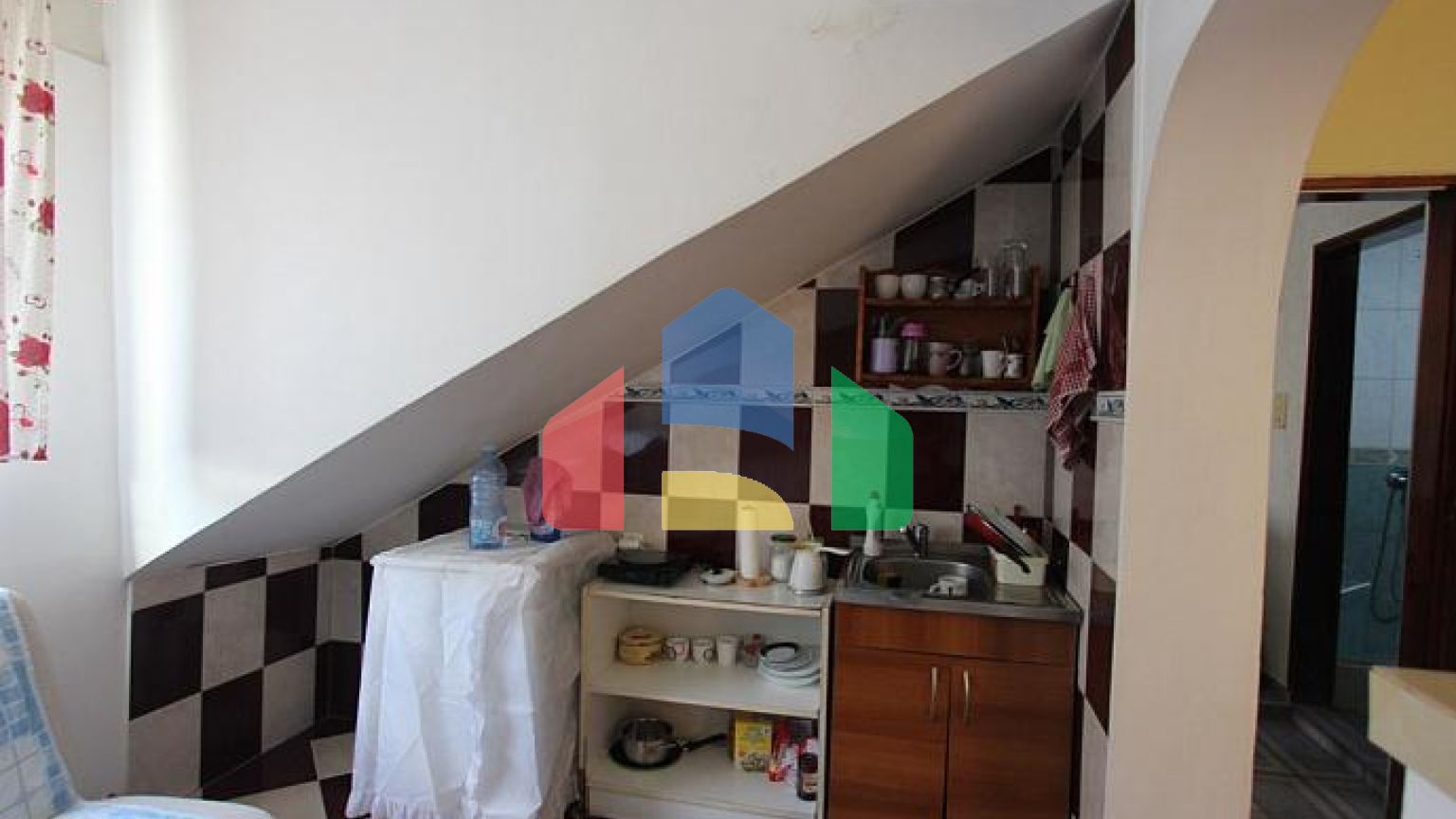 Трехэтажный дом в тихом районе Будвы