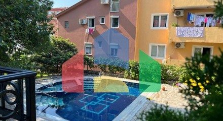 Apartment with two bedrooms in a house with a pool in Budva