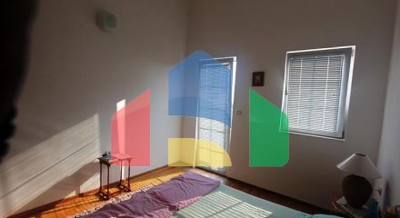 Две квартиры на втором этаже Две квартиры на втором этаже