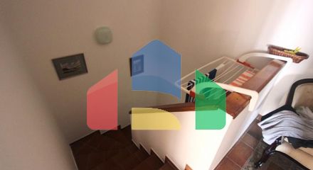 Две квартиры на втором этаже Две квартиры на втором этаже