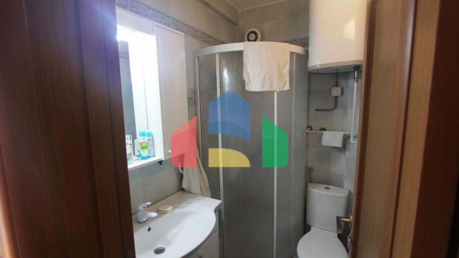 Две квартиры на втором этаже