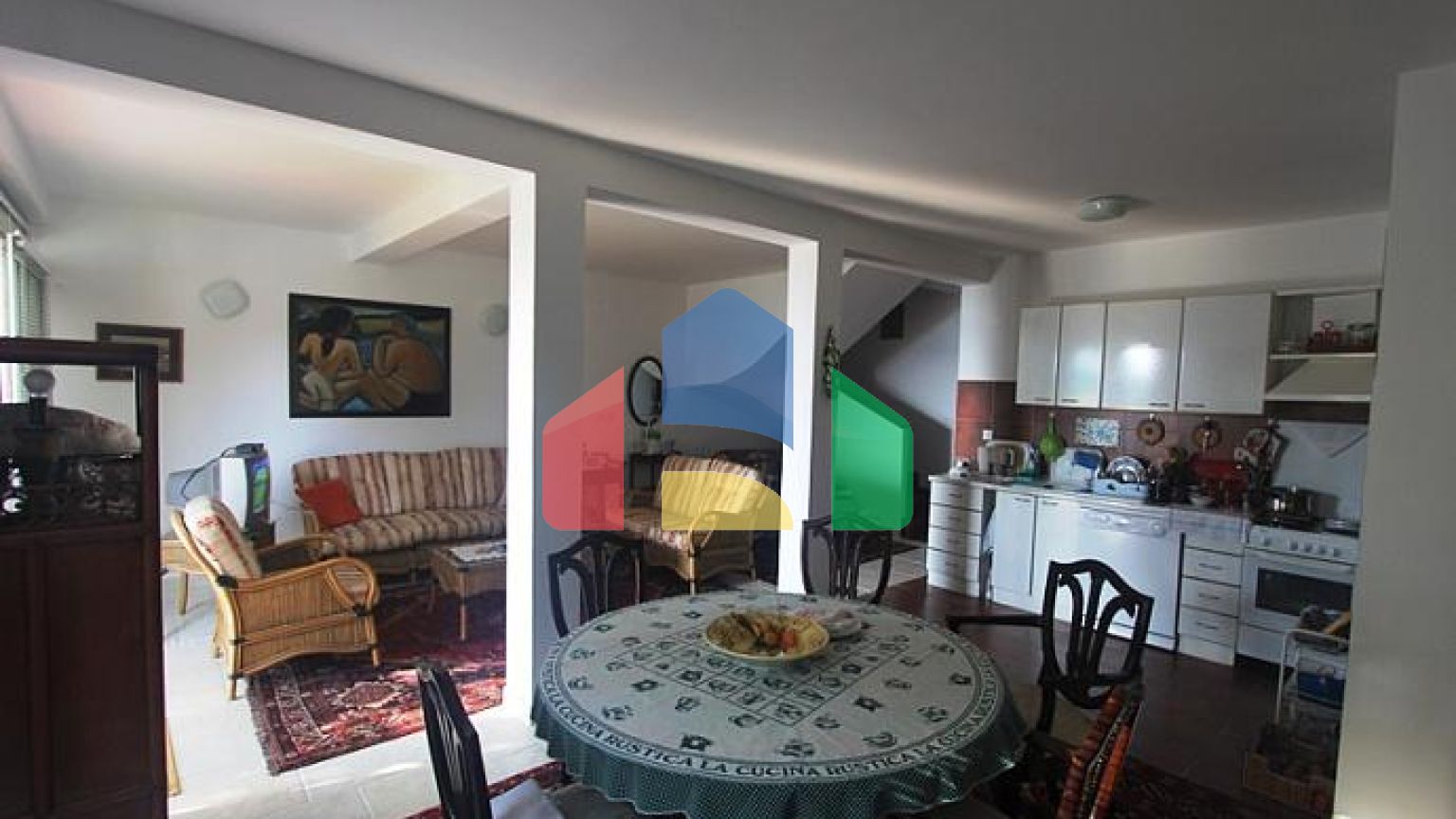 Две квартиры на втором этаже