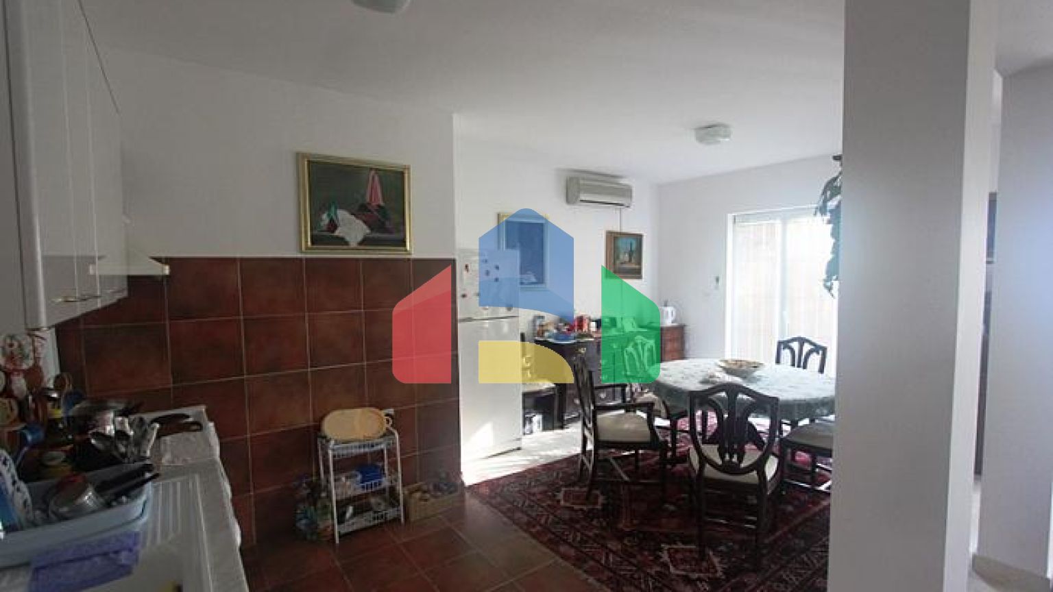 Две квартиры на втором этаже