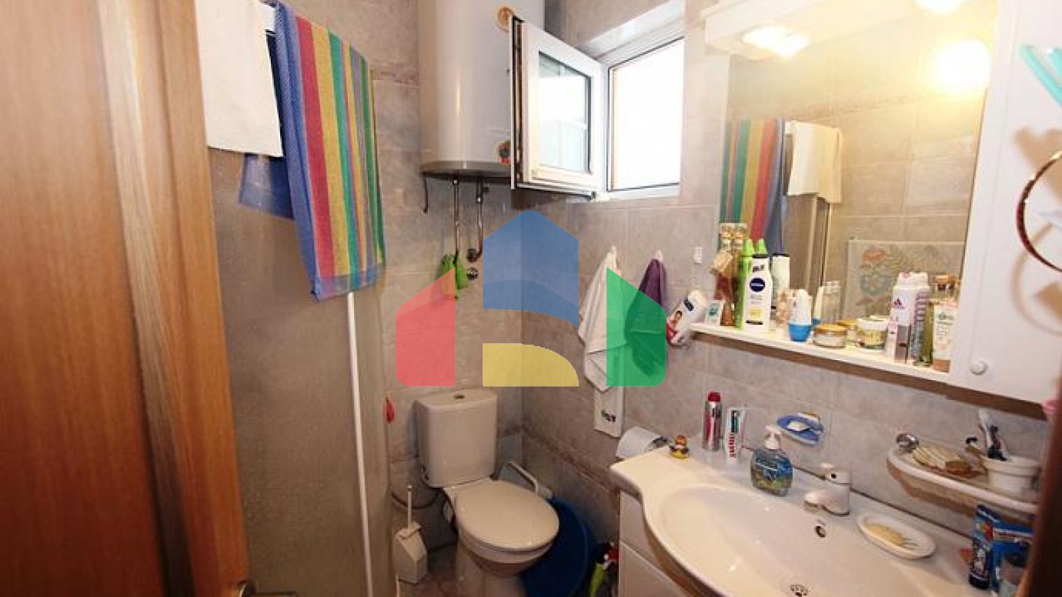 Две квартиры на втором этаже