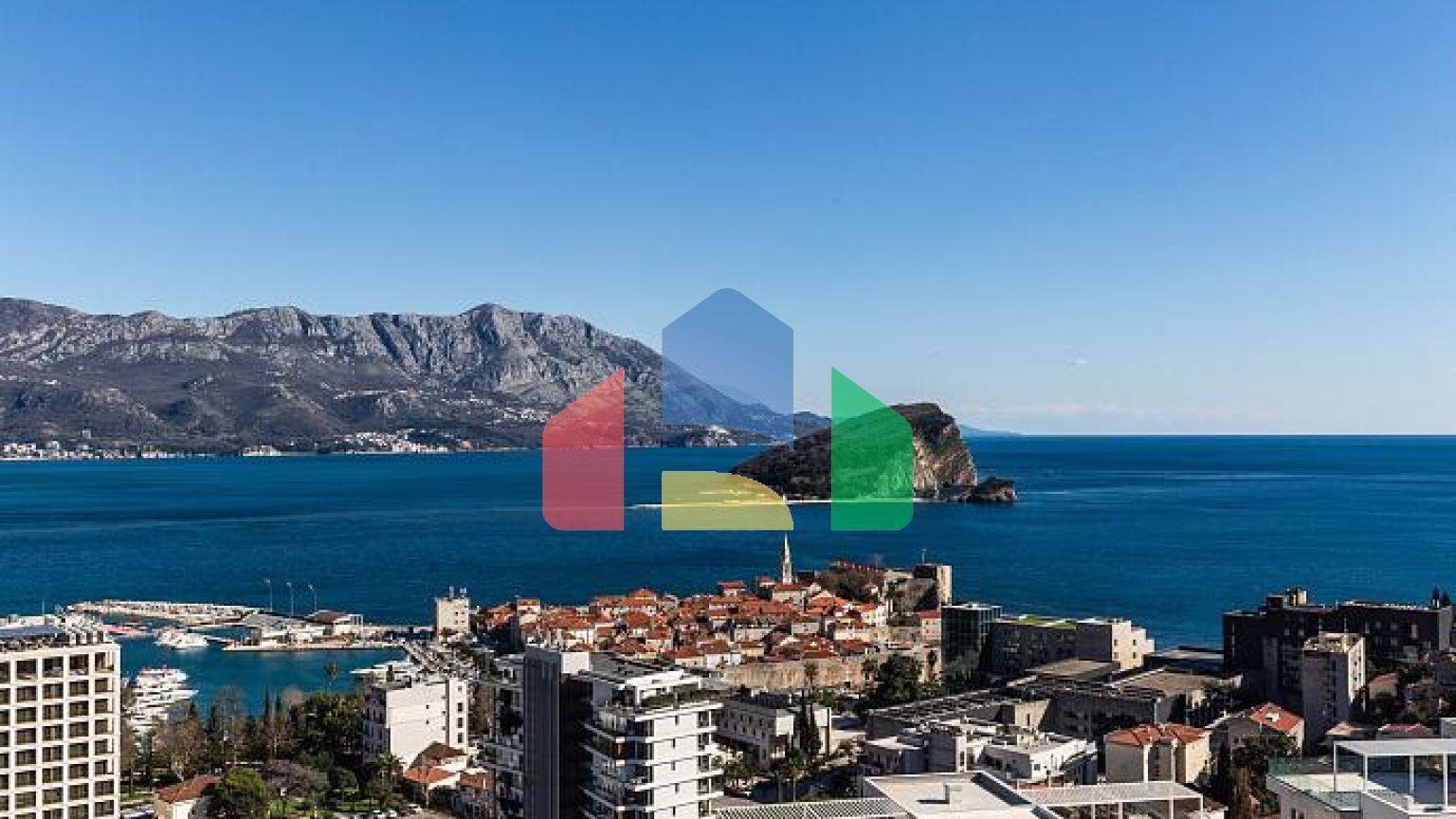 Светлая квартира с видом на море в Будве