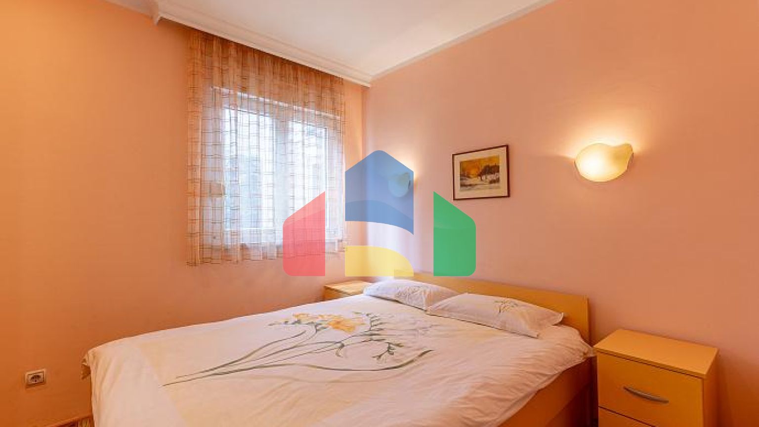 Квартира 80 м² с двумя спальными комнатами в Будве с участком