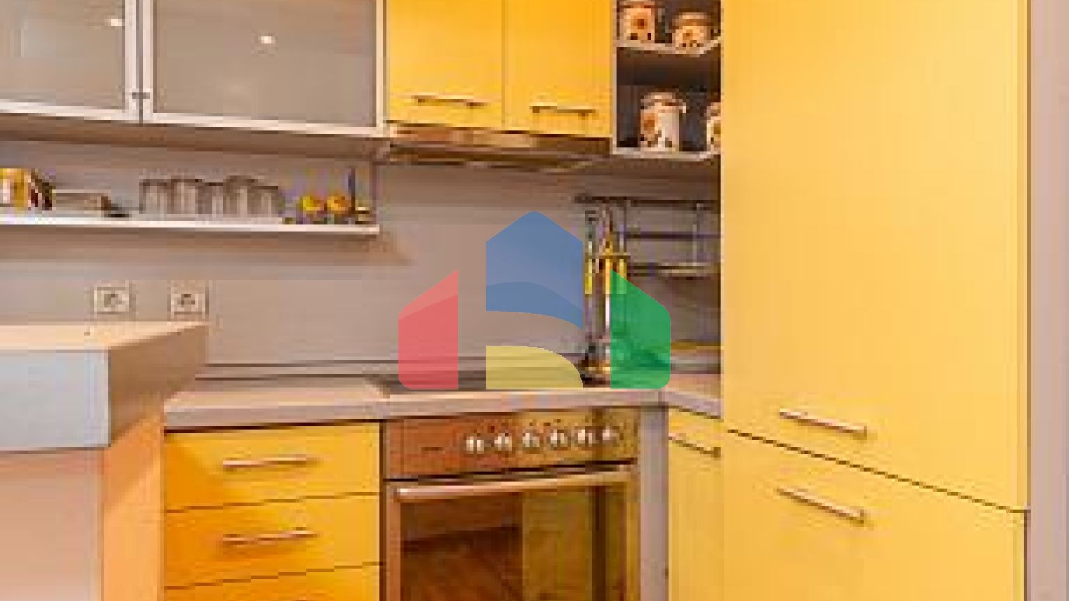 Квартира 80 м² с двумя спальными комнатами в Будве с участком