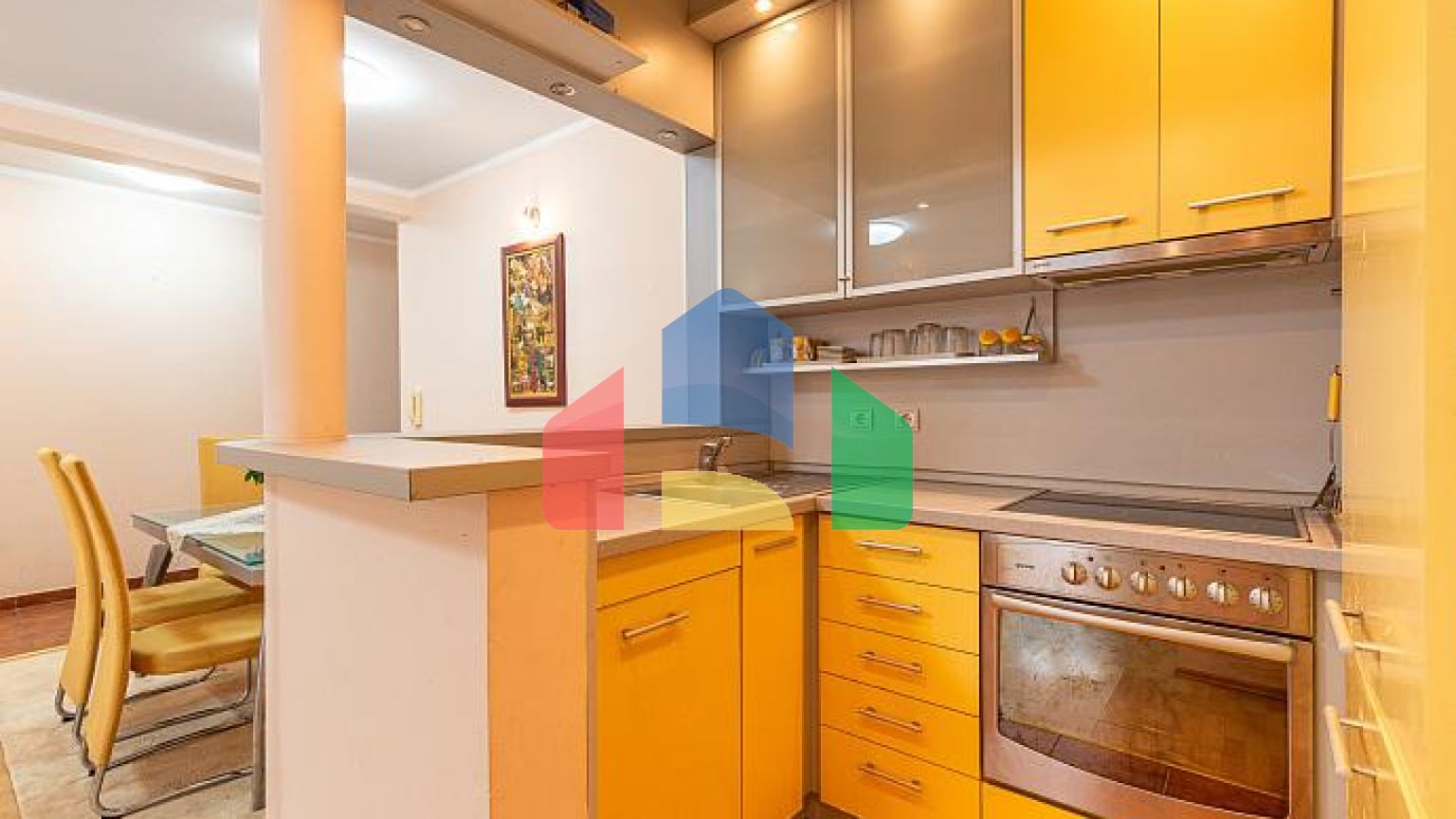 Квартира 80 м² с двумя спальными комнатами в Будве с участком