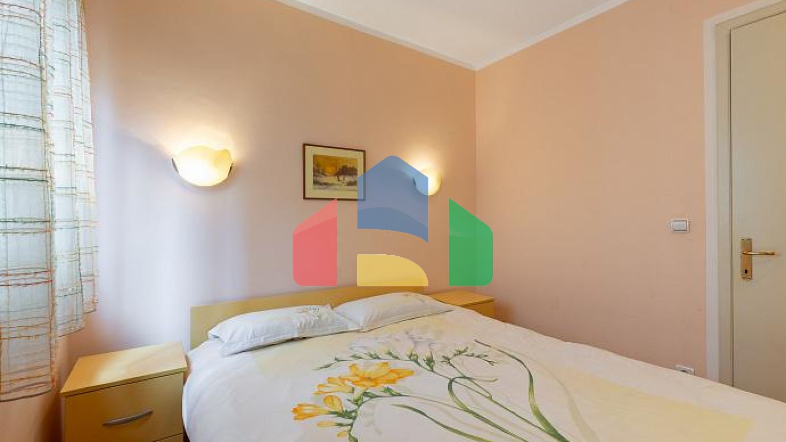 Квартира 80 м² с двумя спальными комнатами в Будве с участком