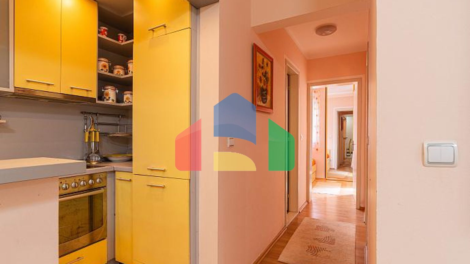 Квартира 80 м² с двумя спальными комнатами в Будве с участком