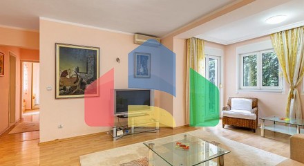 Квартира 80 м² с двумя спальными комнатами в Будве с участком
