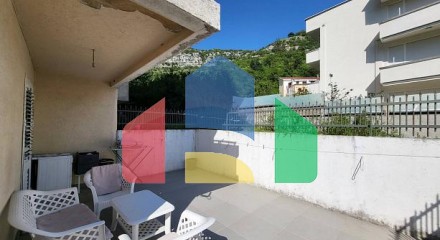 Apartment with a spacious terrace in a quiet location in Budva