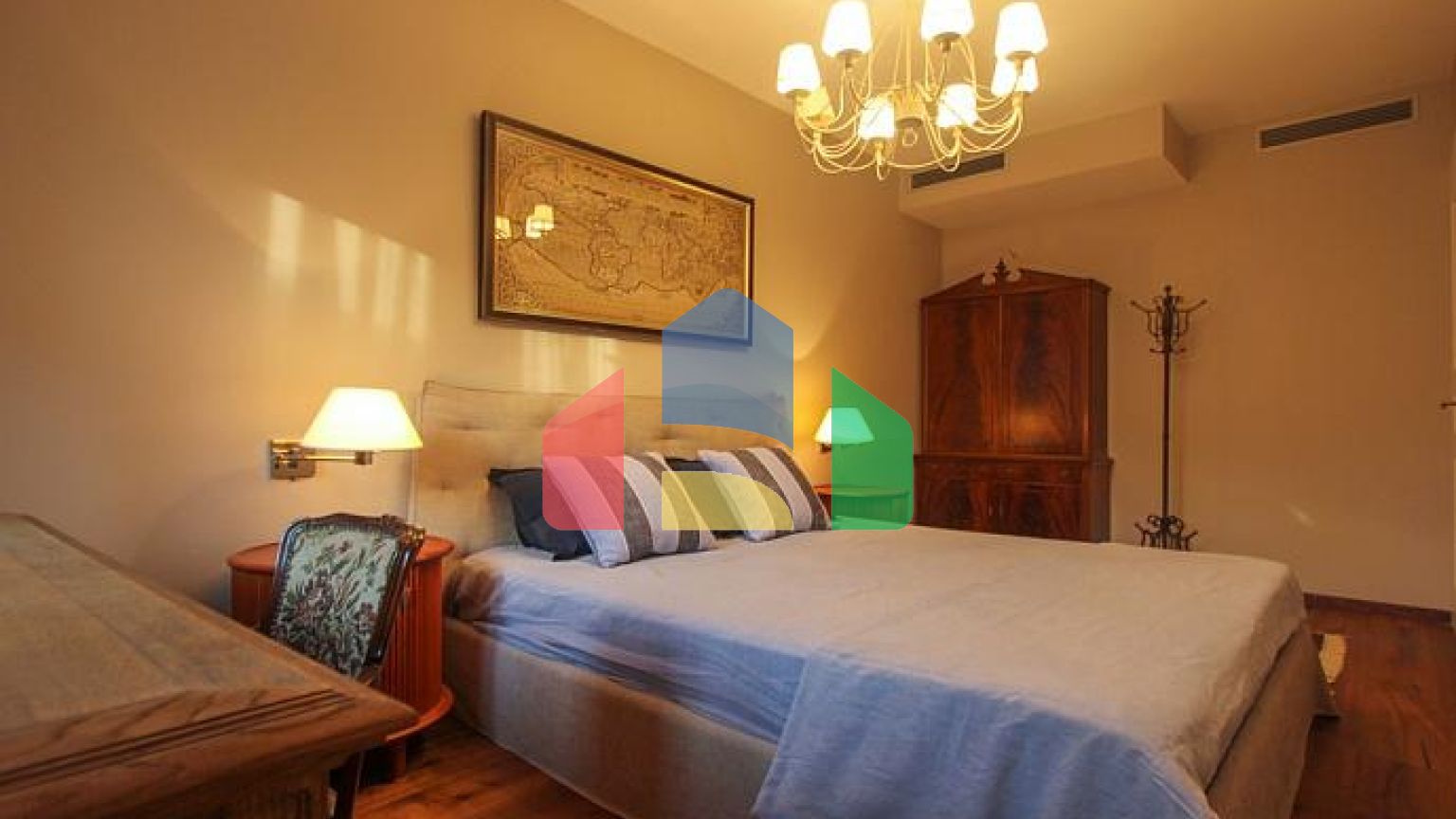 Очаровательная двухуровневая квартира в самом сердце старого города Будвы