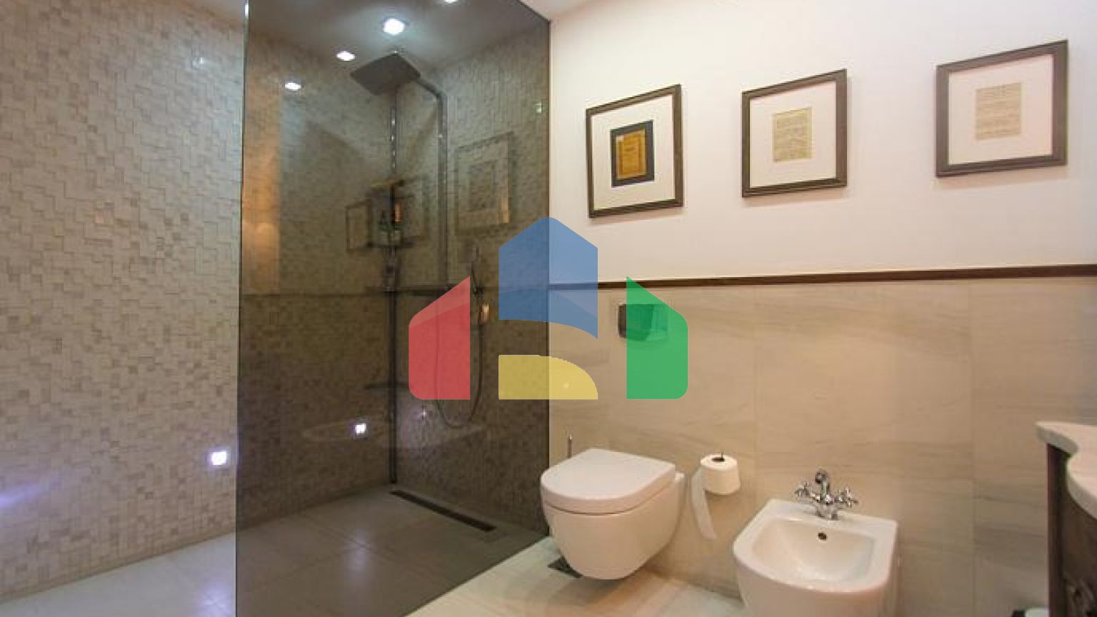 Очаровательная двухуровневая квартира в самом сердце старого города Будвы