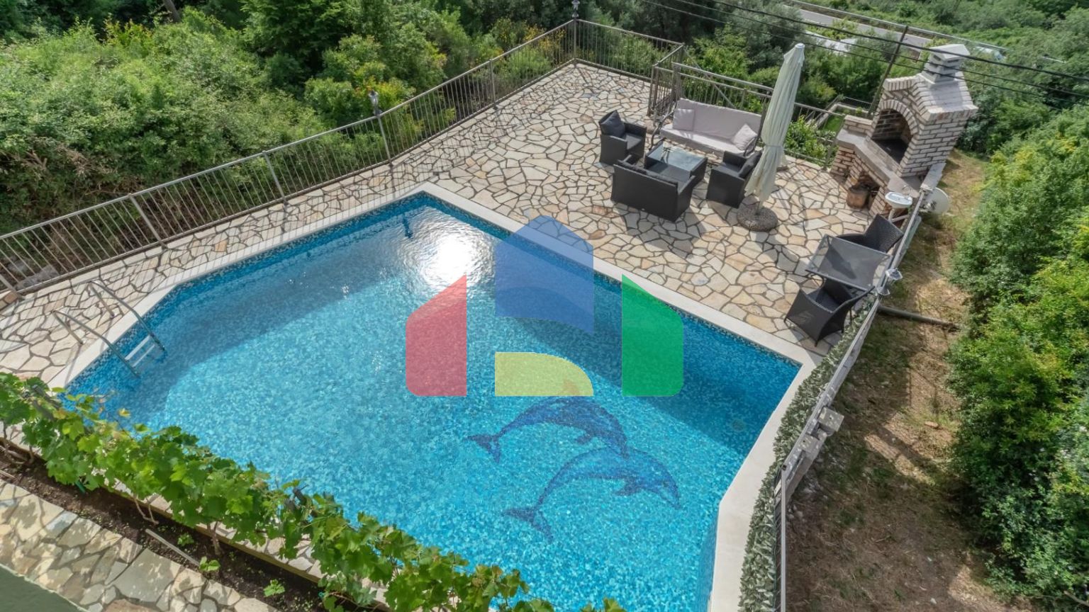 Дом с бассейном в Булярице с панорамным видом.