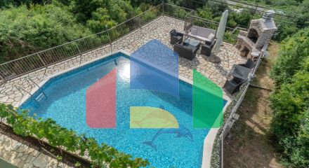 Дом с бассейном в Булярице с панорамным видом.