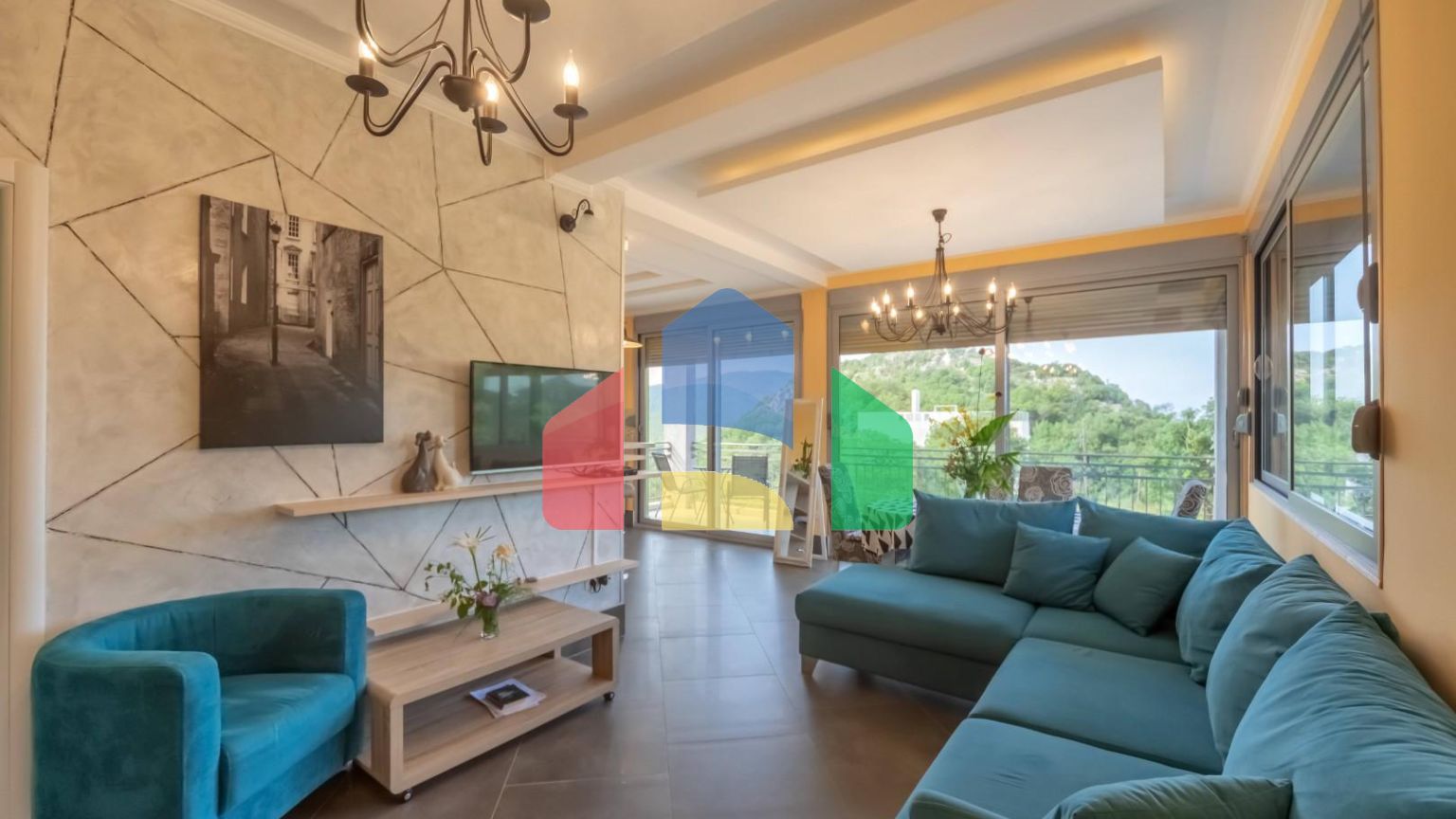 Дом с бассейном в Булярице с панорамным видом.