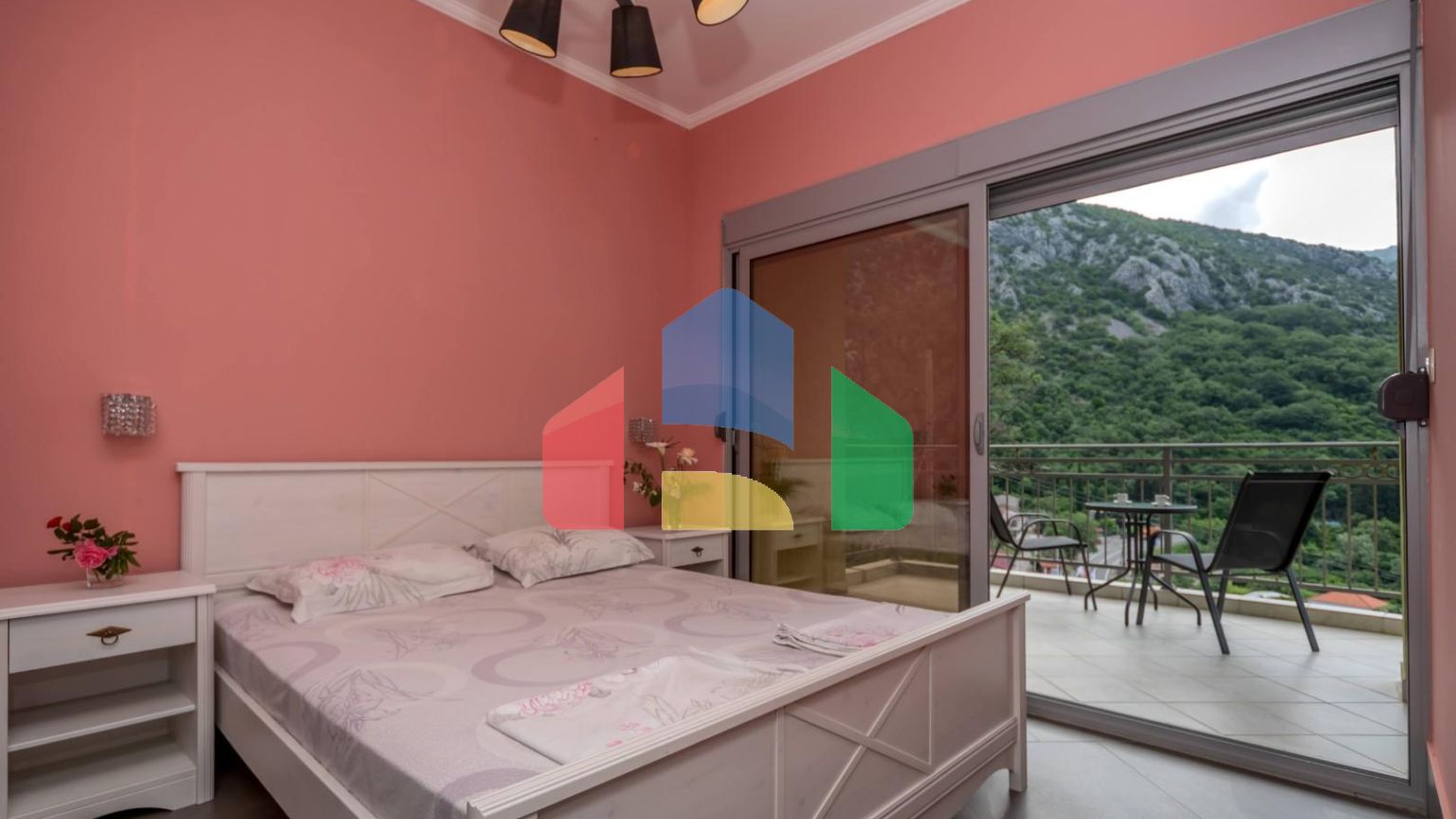 Дом с бассейном в Булярице с панорамным видом.