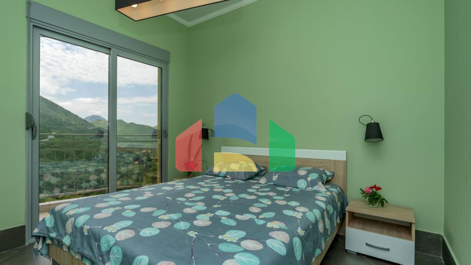 Дом с бассейном в Булярице с панорамным видом.