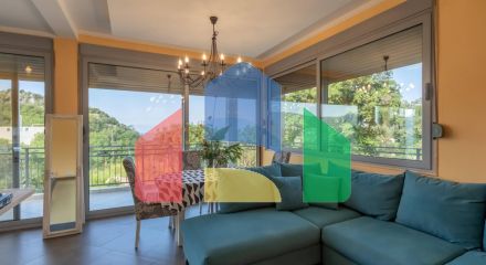 Дом с бассейном в Булярице с панорамным видом.