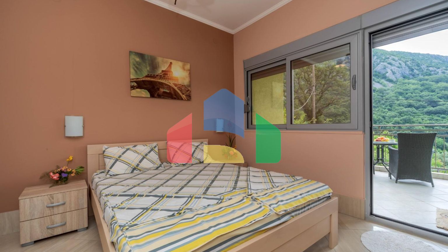 Дом с бассейном в Булярице с панорамным видом.