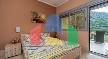 Дом с бассейном в Булярице с панорамным видом.