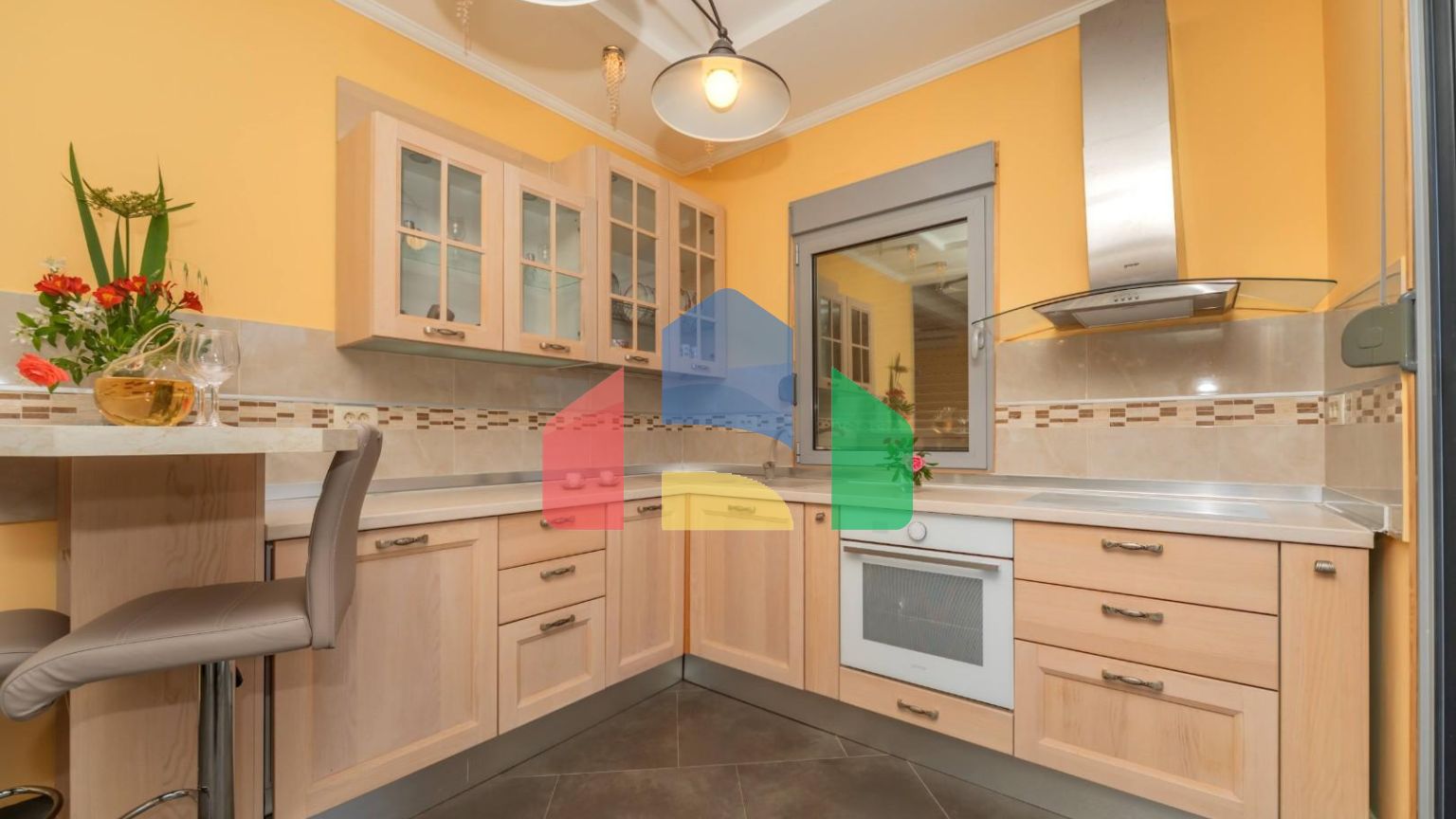 Дом с бассейном в Булярице с панорамным видом.