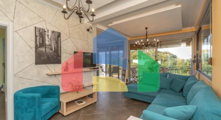 Дом с бассейном в Булярице с панорамным видом.