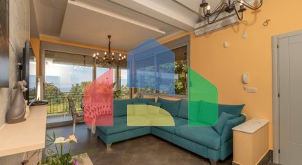 Дом с бассейном в Булярице с панорамным видом.