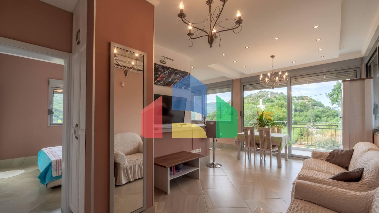 Дом с бассейном в Булярице с панорамным видом.