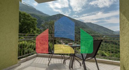 Дом с бассейном в Булярице с панорамным видом.